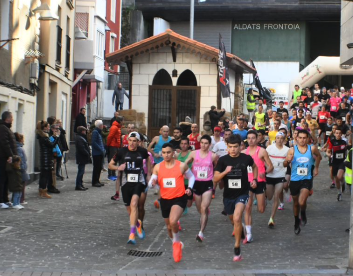 106 participantes recorren Deba en la  X. edición del Memorial Manuel Mateos