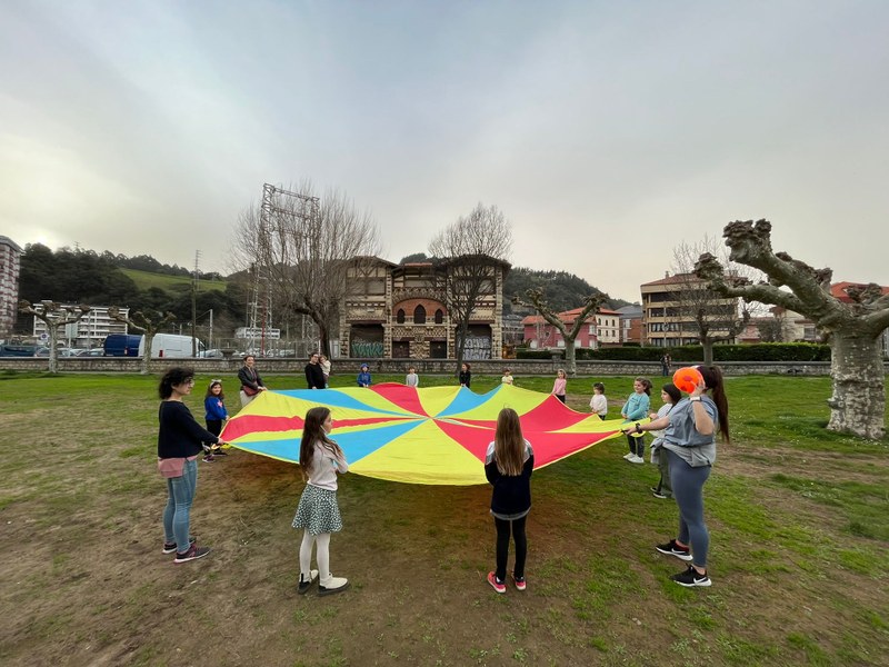 Convocatoria para trabajar como persona educadora en las colonias abiertas de verano