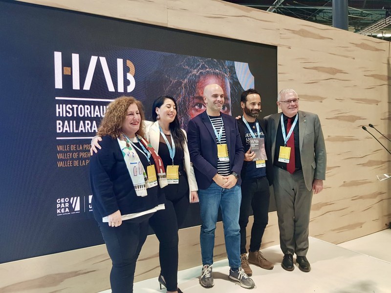 Deba promociona la nueva ruta del  Valle de la Prehistoria en Fitur 2024