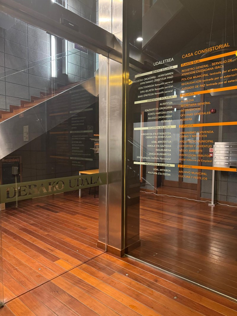 El Ayuntamiento de Deba actualiza la Relación de Puestos de Trabajo tras seis años