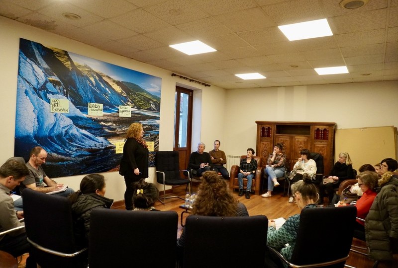 El Ayuntamiento de Deba reúne al grupo motor que dará los primeros pasos para el desarrollo de un Ecosistema de Cuidados dirigido a personas mayores