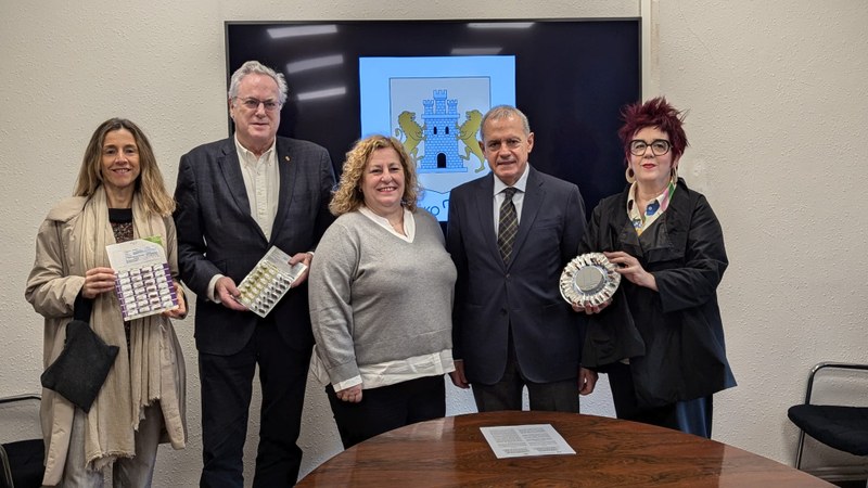 El Ayuntamiento de Deba y el Colegio de Farmacéuticos de Gipuzkoa firman un acuerdo para mejorar el uso de medicamentos
