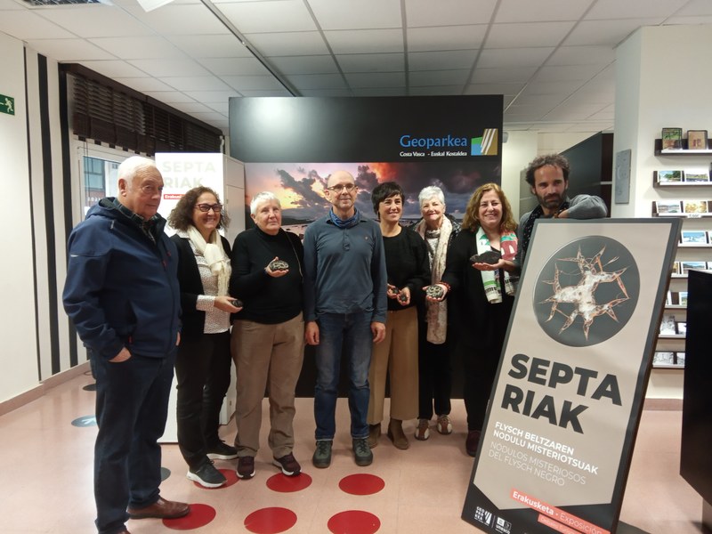 El Ayuntamiento y Geoparkea inauguran la exposición de Septarias