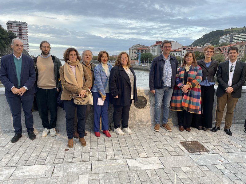 El puente Mutriku-Deba recibe la placa conmemorativa del Premio Europa Nostra 2023