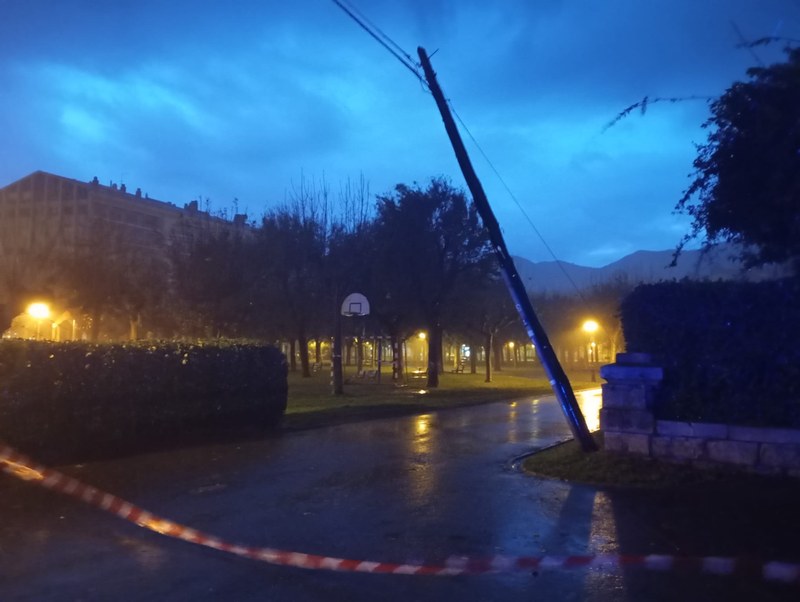 El temporal ocasiona varias incidencias en Deba durante el fin de semana