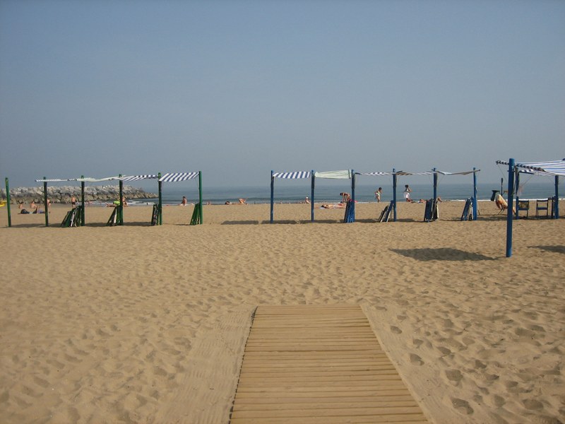 Finalizado el proceso de adjudicación, se podrá acceder a los toldos libres a partir de hoy