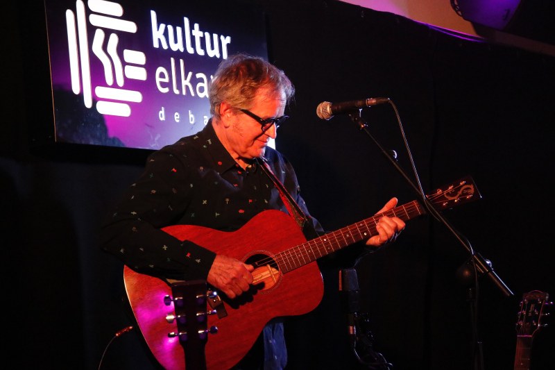 Entrega de premios del concurso de ilustraciones y cuentos y del concurso literario "Deba 100 hitzetan", concierto de Ruper Ordorika, micro abierto y cuentacuentos son las iniciativas del Día del libro