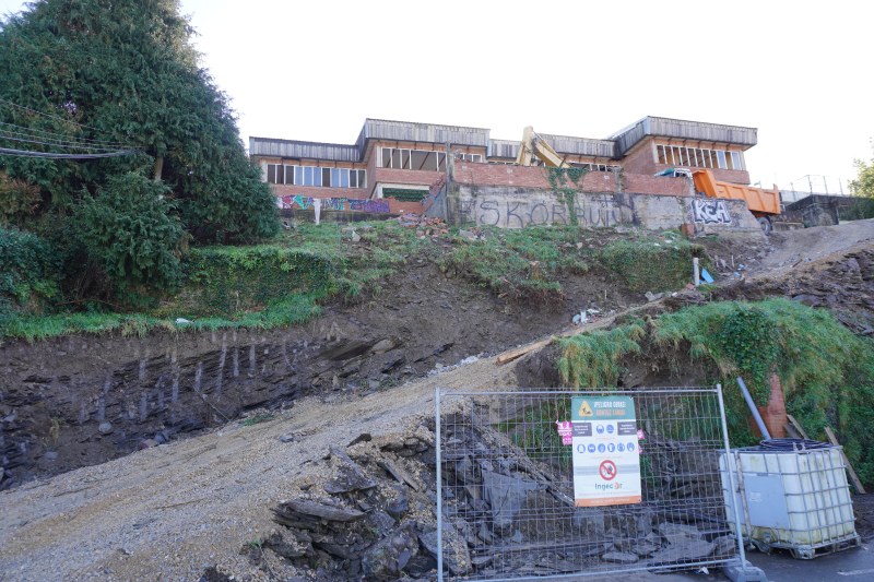 La demolición del antiguo colegio Ostolaza dará paso a la construcción futura de una infraestructura ligada al cuidado de personas mayores