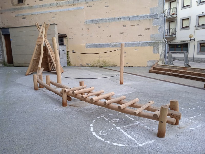 El Ayuntamiento de Deba finaliza las obras de transformación del patio de Luzaro Haur Eskola