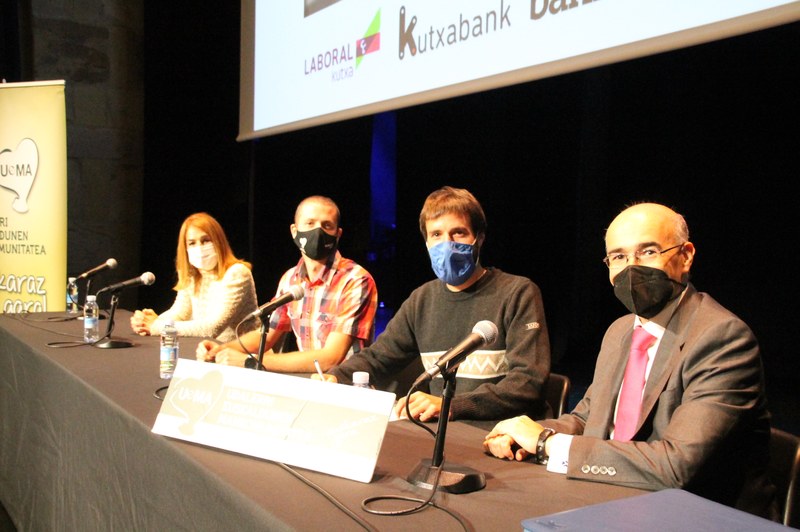 Tres entidades financieras se comprometen a priorizar el euskera en las oficinas de los municipios euskaldunes