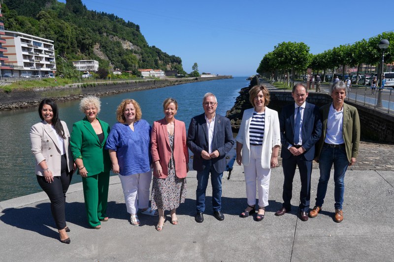 “Adineko pertsonen bizi kalitatean eta ongizate integralean jauzia dakarte tokiko zaintza ekosistemek”