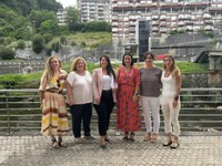 Azahara Domínguez Mugikortasuneko, Turismoko eta Lurralde Antolaketako diputatua Goierriko, Debagoienako eta Debabarrenako alkateekin elkartu da Lurraldebusen indarkeria matxistaren aurkako lehen protokoloa prestatzen aurrera egiteko