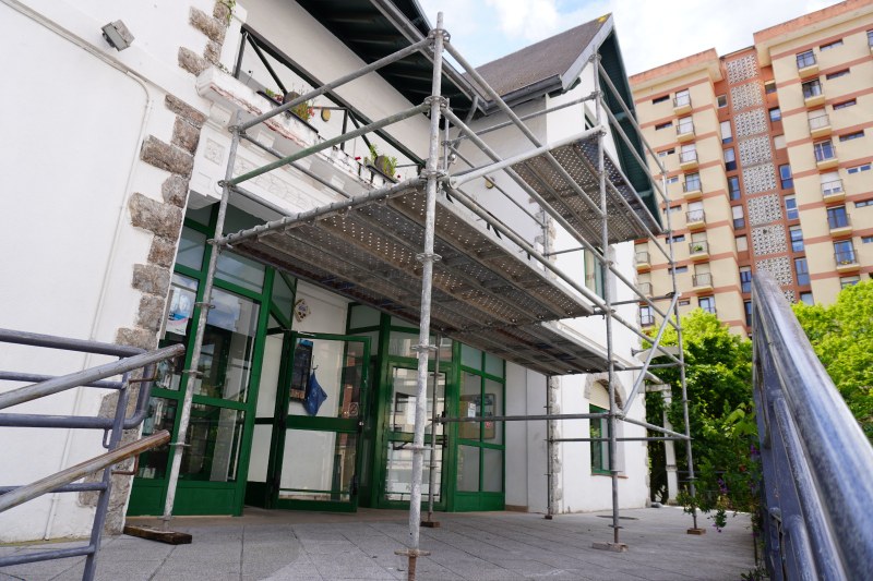 Eguneko Zentroko terraza hobetzeko lanak hasi dira