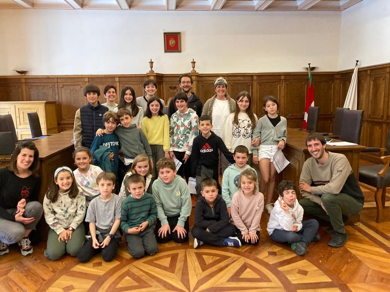 Eskola Agenda 30eko udalbatzarra egin da Deban