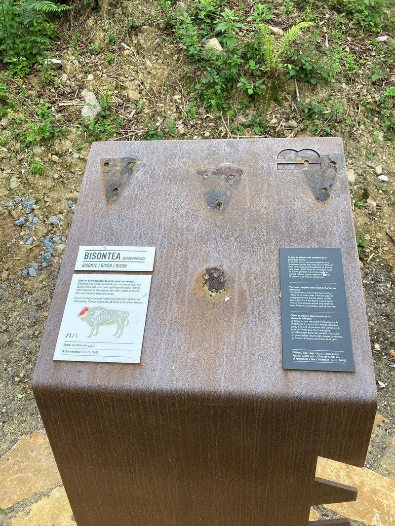 Kezka agertu du Debako Udalak HABeko ibilbideko erakusmahaietan egindako ebasketagatik