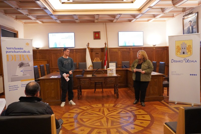 Larunbatean, otsailak 8, herritarren proposamenak jasoko dira Debako Plaza Berrian