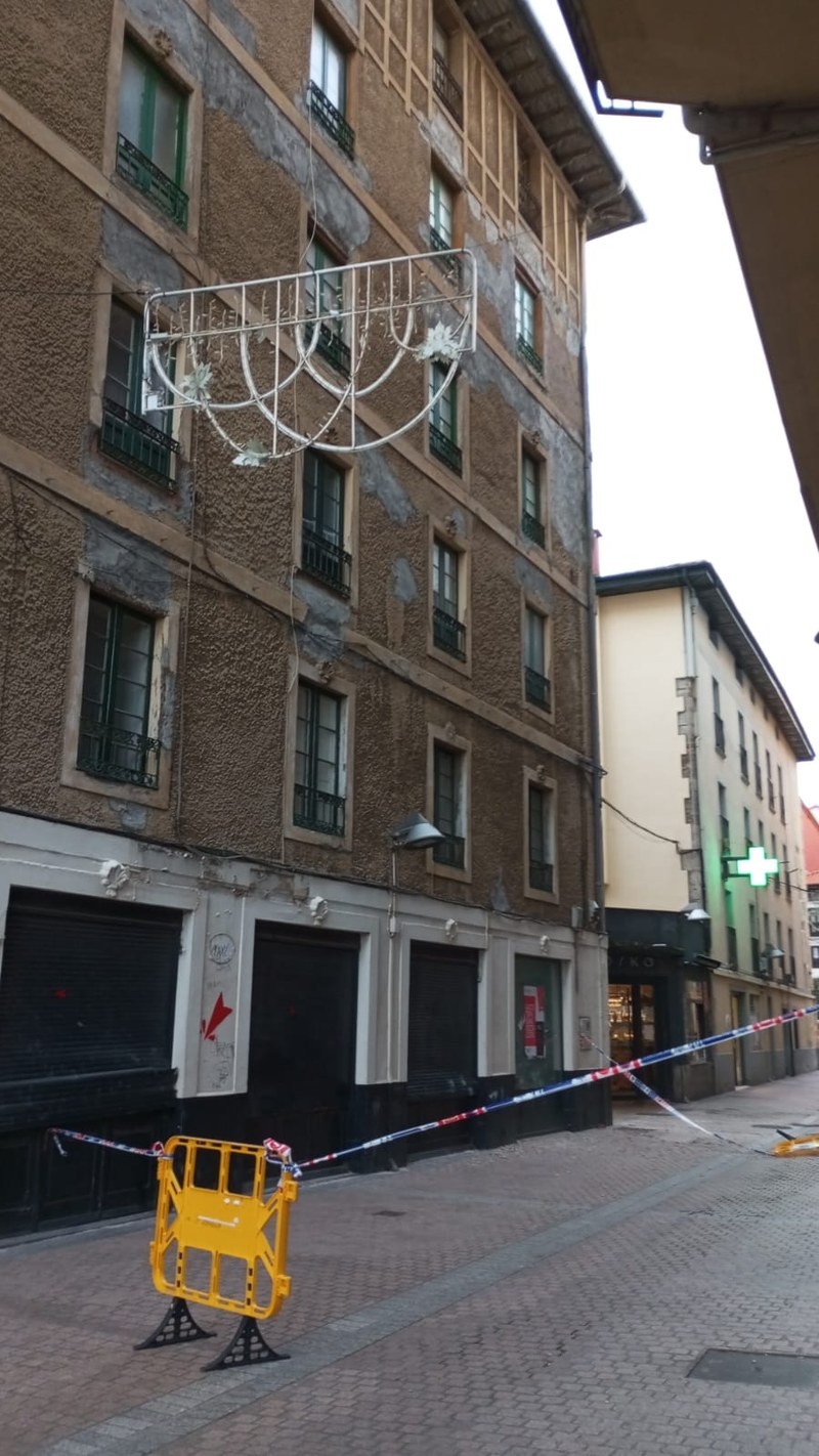 Lersundi kalea itxi da, segurtasuna bermatzeko