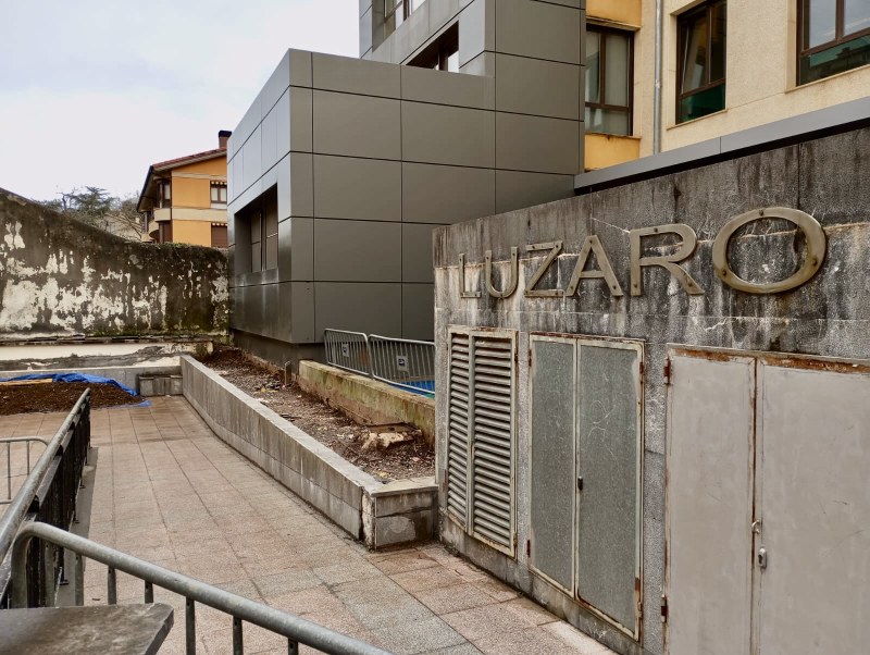 Luzaro Haur Eskolako patioa eraldatzeko  lanak hasi dira