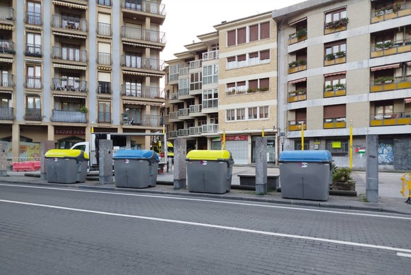 Cambio temporal en la ubicación de contenedores por obras en Gudarien Plaza
