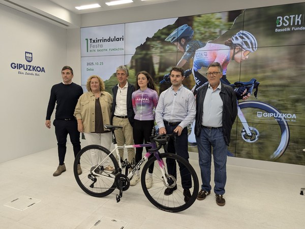Deba acoge la primera edición de la Txirrindulari Festa impulsada por la fundación Basotik
