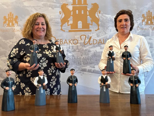 El Ayuntamiento de Deba crea réplicas de goma de los gigantes Pepe Izaga y Carlos Monte