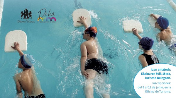 El Ayuntamiento de Deba ha organizado un curso de natación dirigido a niños y niñas