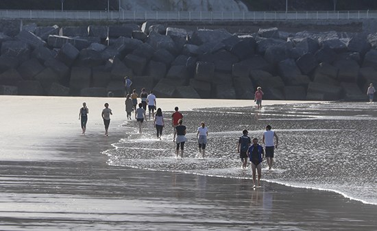 El Ayuntamiento estudia con los agentes municipales el uso de las playas