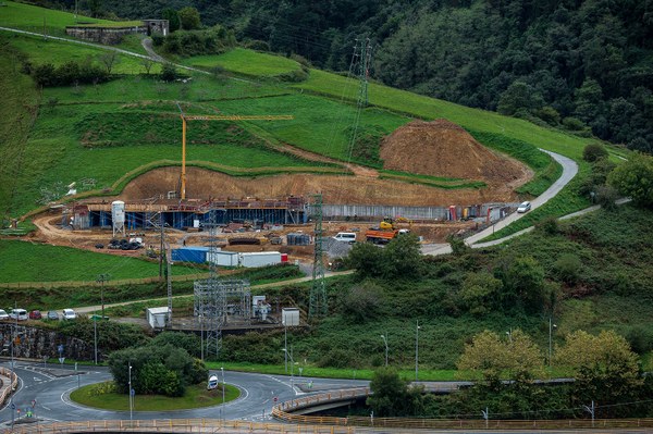 El ayuntamiento ha convocado un pleno urgente el lunes sobre la paralización de las obras del cementerio