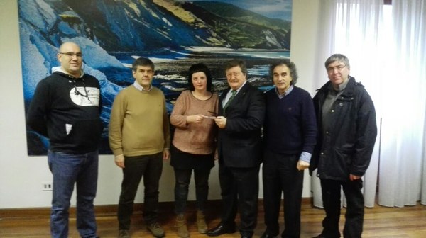 El ayuntamiento recibió el viernes la subvención de la Federación Gipuzkoana de Futbol
