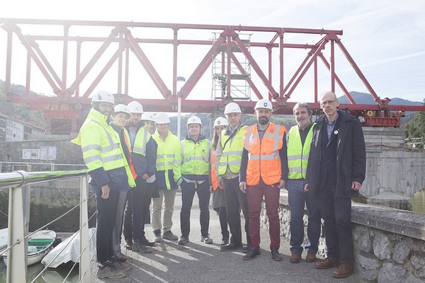 El paso peatonal del puente Deba-Mutriku estará listo para marzo