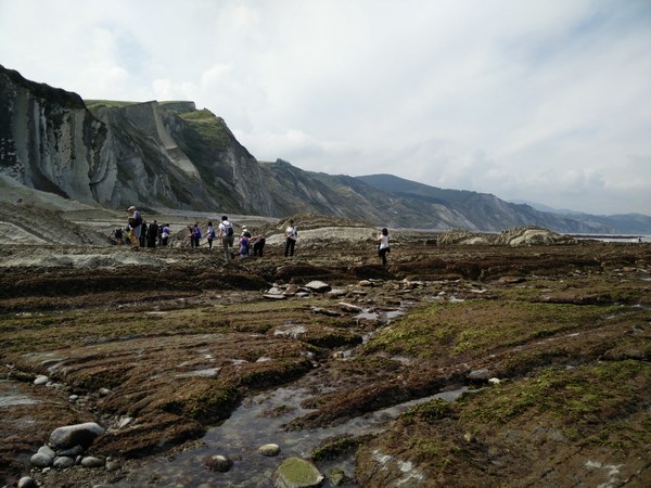 VISITAS GUIADAS SIMULTÁNEAS A LA RASA MAREAL DEL GEOPARQUE DE LA COSTA VASCA, CON LAS MAREAS VIVAS