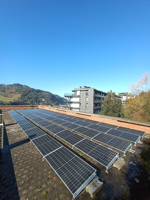 Debak aurrera egiten du eredu energetiko iraunkorrago eta parte-hartzaileago baterantz