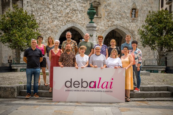 Marka itxura berria du Debalai Elkarteak