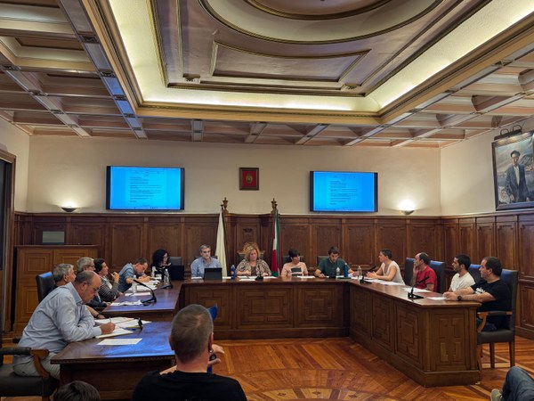 Zubelzu zinemaren erosketa onartu du Debako Udalak, udalerrirako kultur gune berri bihurtzeko